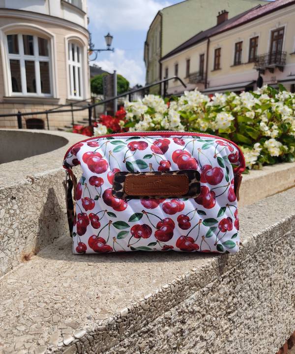 kosmetyczka_wisnie